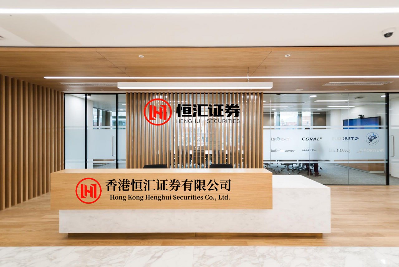 华星配资 方正富邦基金李朝昱带你看全球首个人形机器人格斗赛：左右勾拳、侧踢、膝踢... 透露了哪些信号？